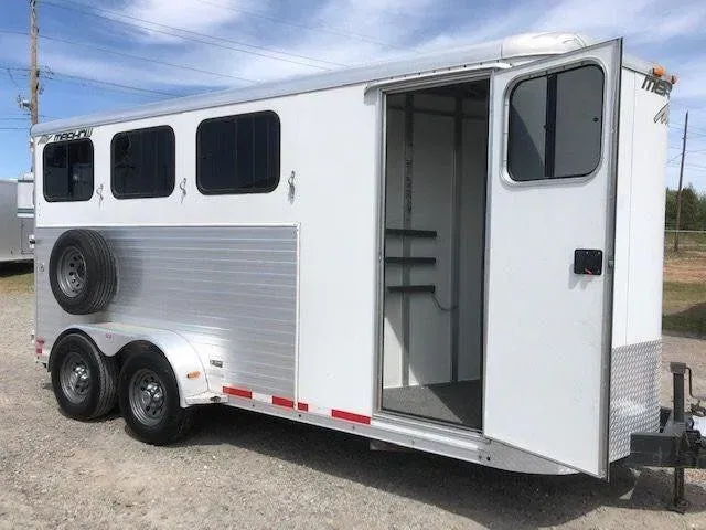 2010 Merhow 3 Horse Slant Load Bumper Pull