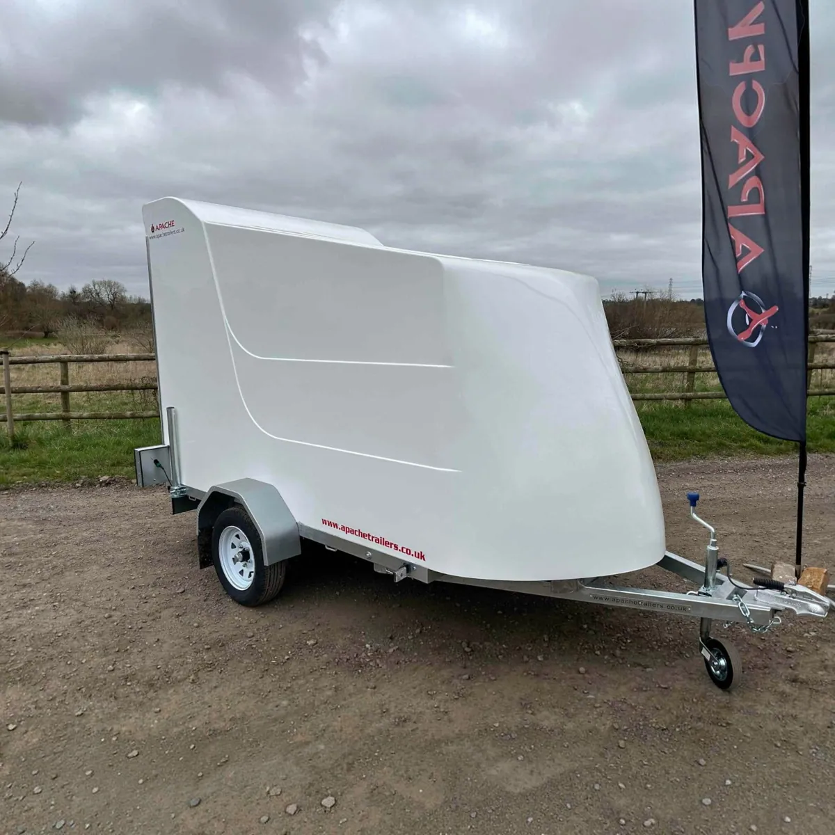 Ex-Demo – 8ft x 5ft GRP / Fiberglass Sports Box Trailer with Rear Loading Ramp in Diamond White