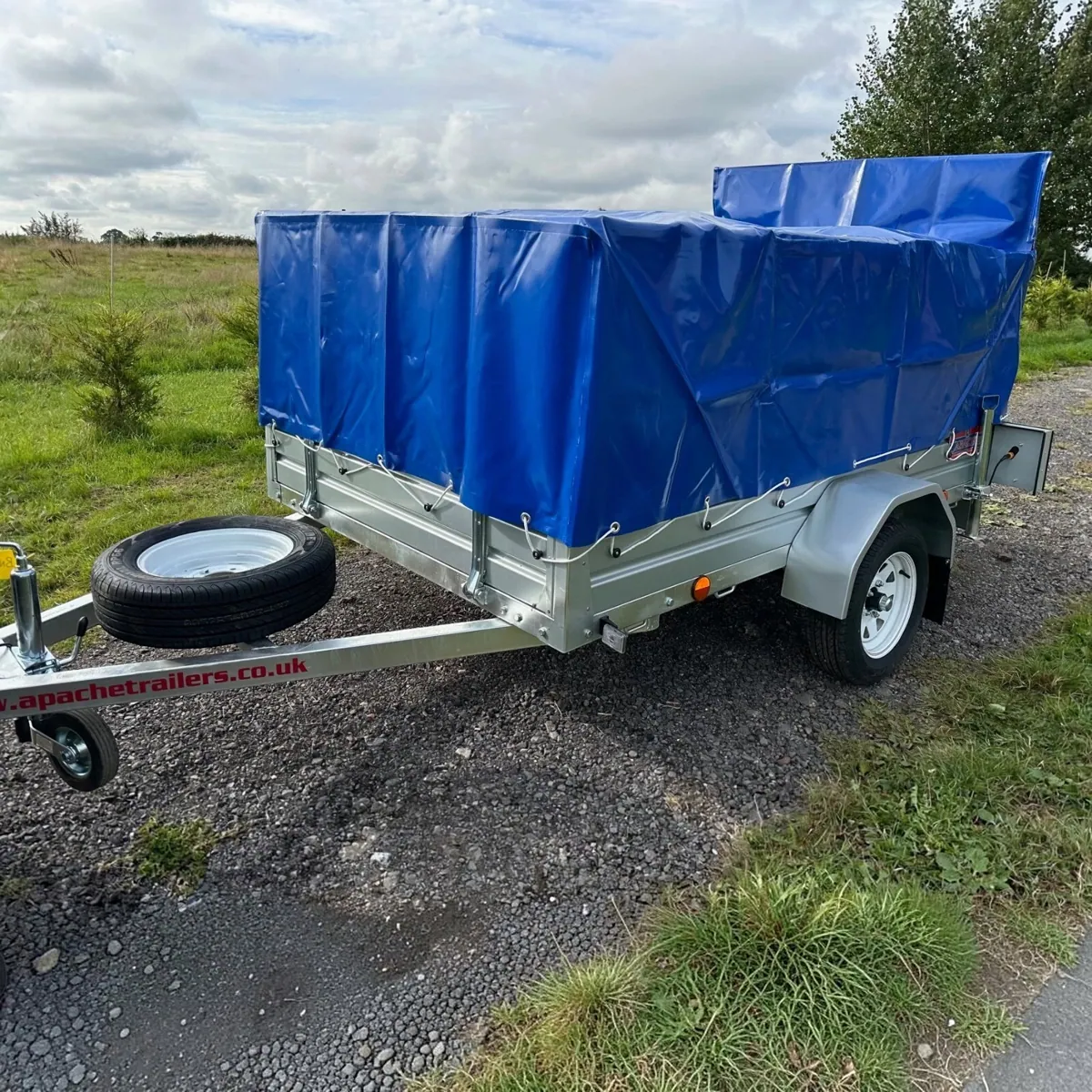 Ex-Demo – 8ft x 5ft Utility Trailer with Cage, Rear Loading Ramp, Cover, Spare Wheel & Rear Props