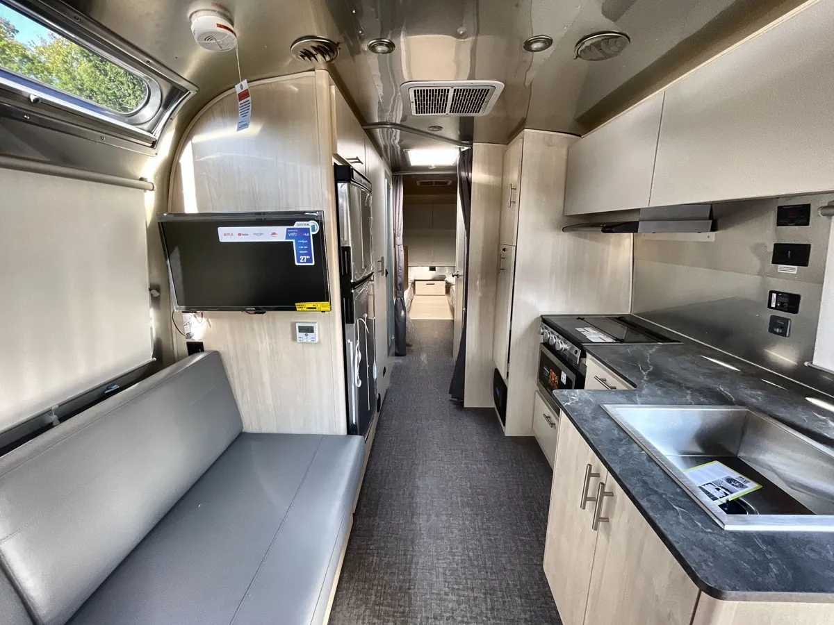New 2026 Airstream Flying Cloud 27FBT