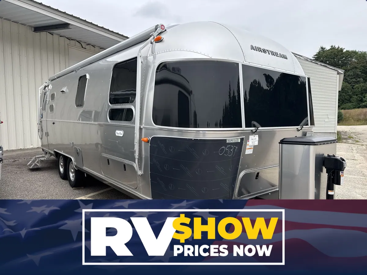 New 2027 Airstream Flying Cloud 27FB Twin